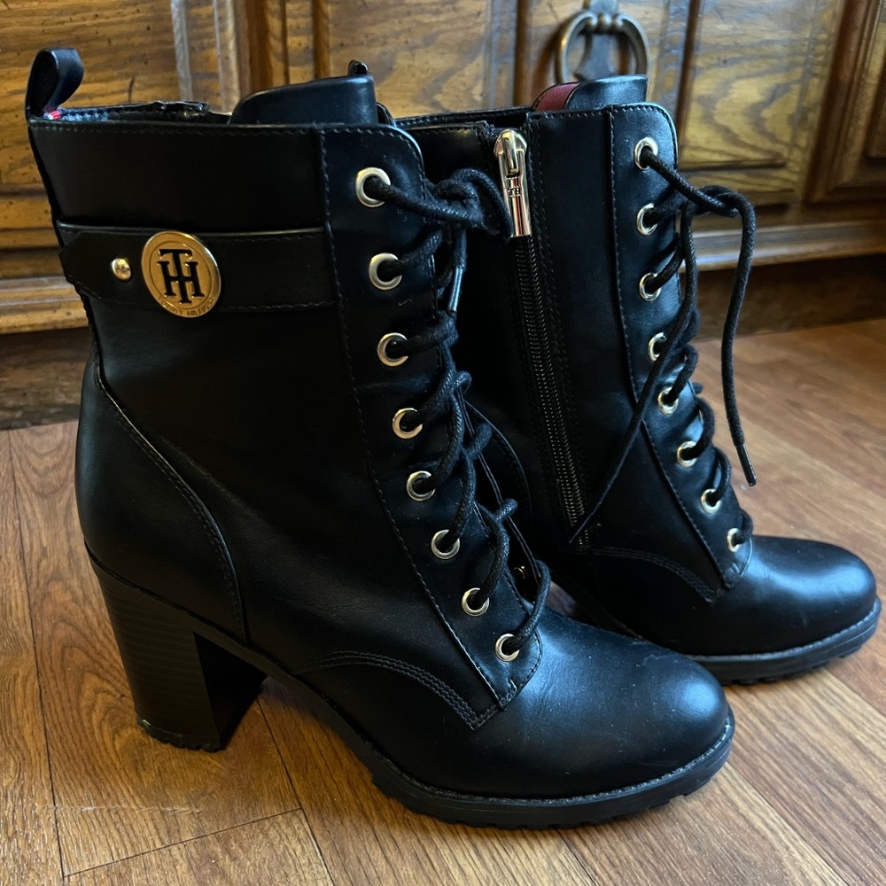 Tommy Hilfiger women’s boots size 8